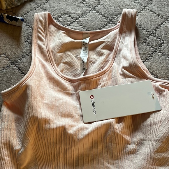 NWT. size 6 baby pink tank crop. Tight fit - Picture 1 of 5
